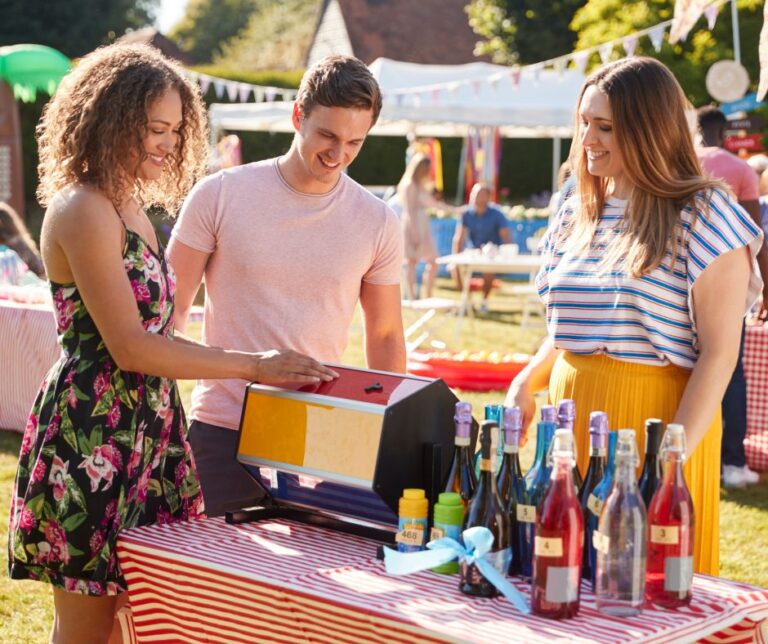work-summer-party-ideas-summer-party-inspiration-tbe
