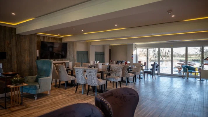 Lakehurst Park bar and dining
