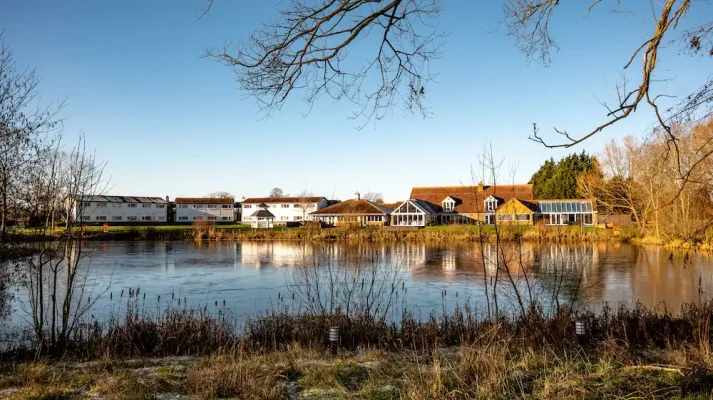 Lakehurst Park lakeside view